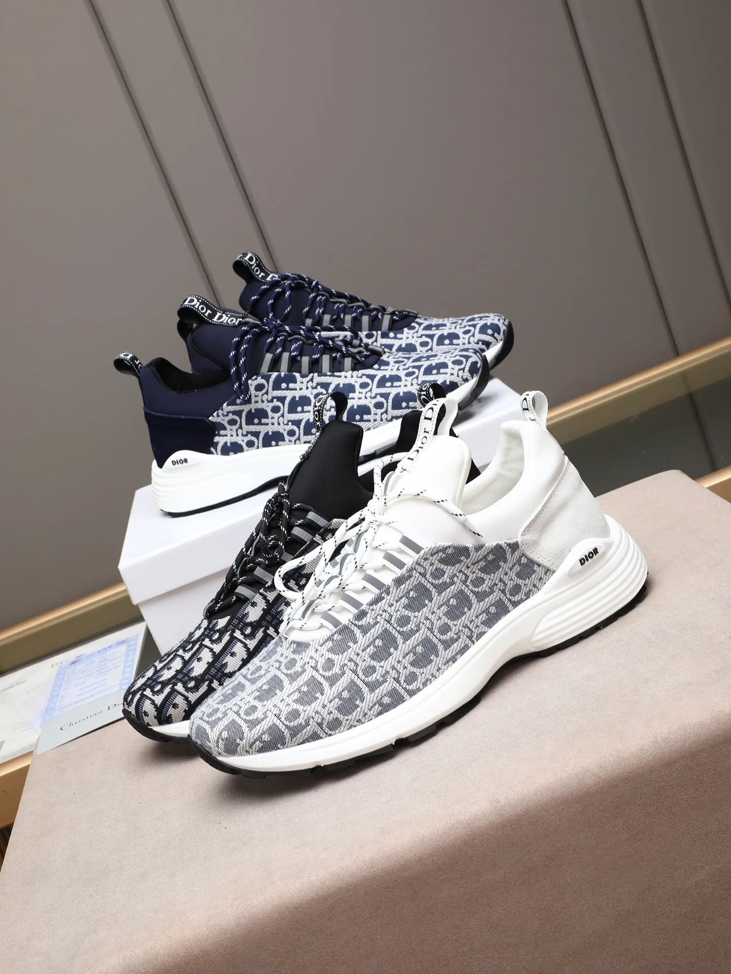 Men's shoes 💰440 💰Dior [Dior] 😘😘High-end series of casual men's shoes, simple and elegant👍👍👍The upper is made of first-layer genuine leather spliced ​​with Dior's special material [sun][sun]; imported first-layer sheepskin lining; special outsole, wear-resistant, lightweight, the overall design is harmonious and unified without lacking personality 👣🌟✨You deserve it! 3 colors😍Sizes 38~44. (45 custom-made) The picture above is a big seller🔥🔥🔥